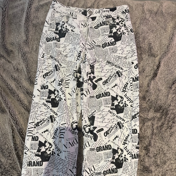 Newspaper print jeans - Picture 1 of 2